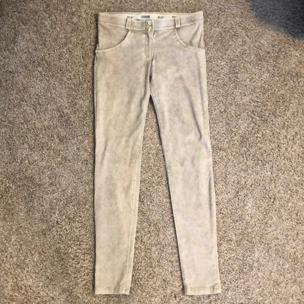 Freddy Tan Denim Wash Classic Rise Full Length Size Large.  Like new condition